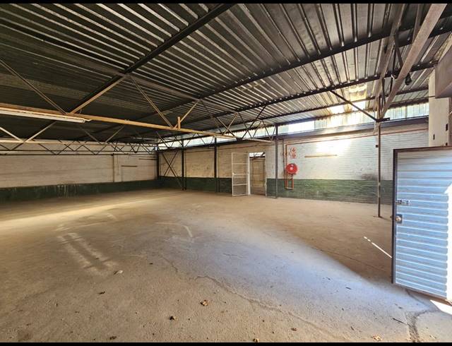 256M² WAREHOUSE TO LET IN MALVERN